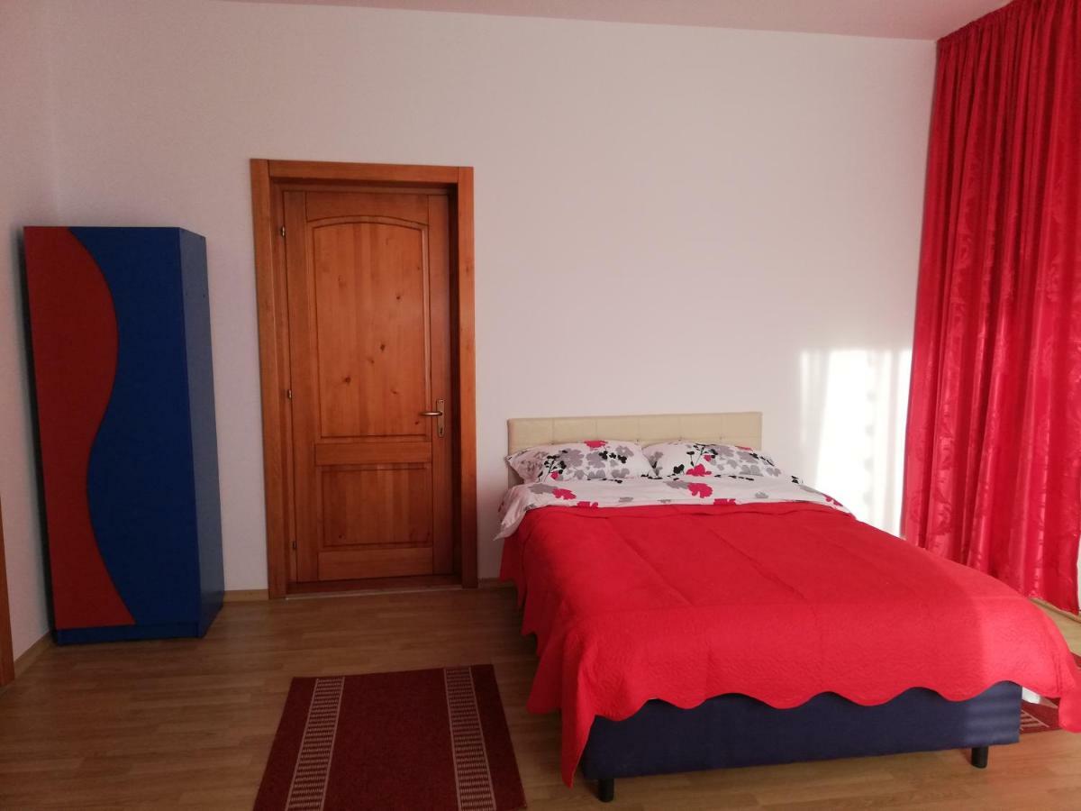 Pensiunea La Safari Târgu Neamț Eksteriør billede