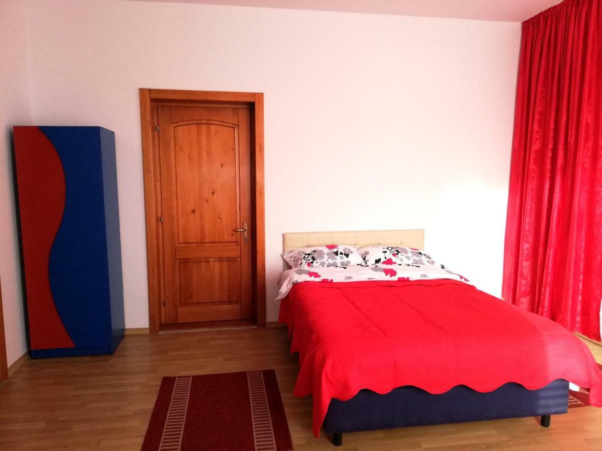 Pensiunea La Safari Târgu Neamț Eksteriør billede