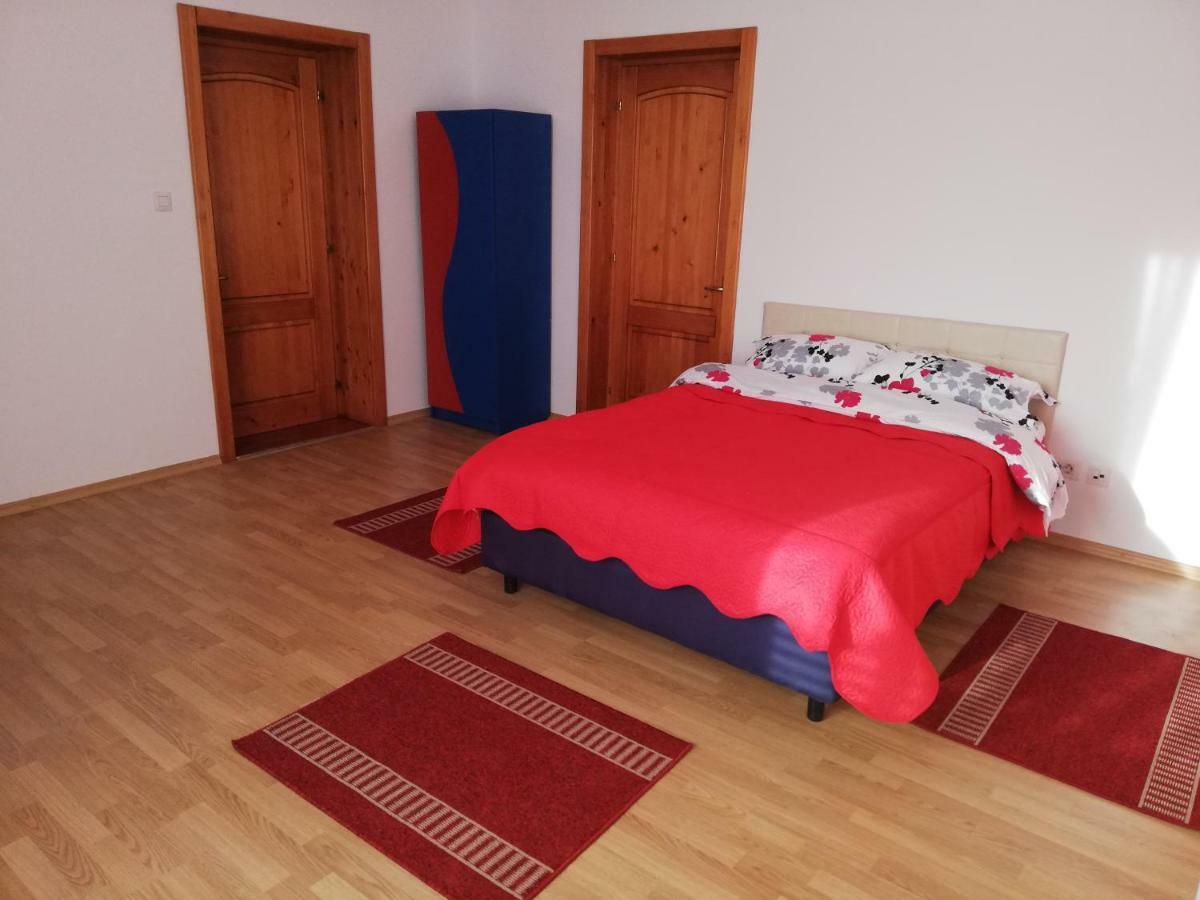 Pensiunea La Safari Târgu Neamț Eksteriør billede