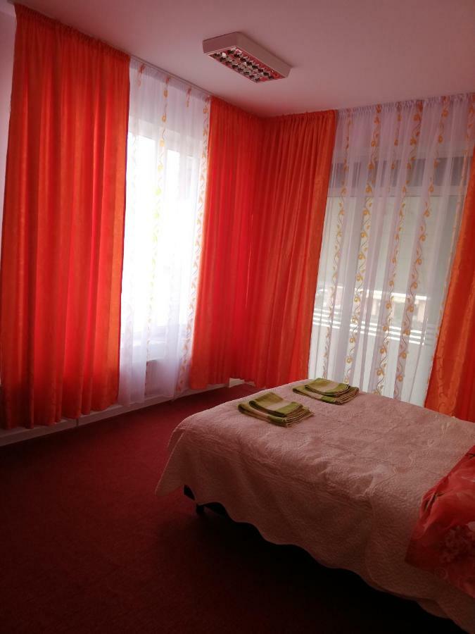 Pensiunea La Safari Târgu Neamț Eksteriør billede