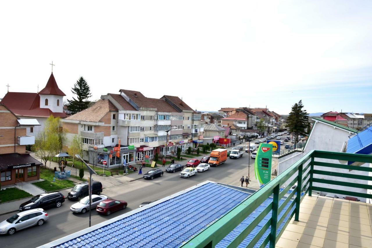 Pensiunea La Safari Târgu Neamț Eksteriør billede