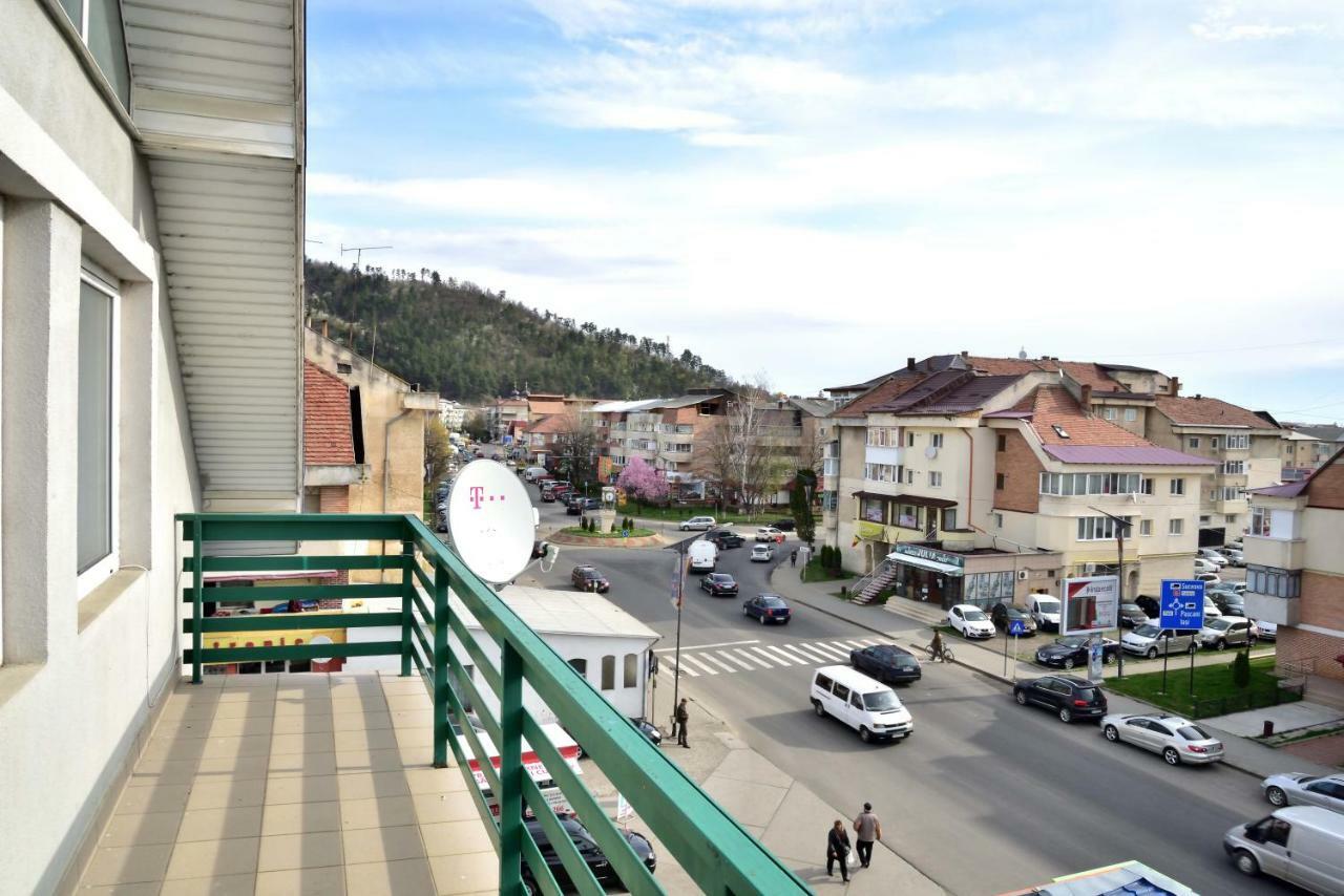 Pensiunea La Safari Târgu Neamț Eksteriør billede